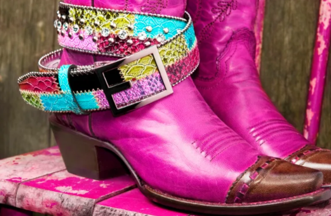 Стиліст показала 5 пар жіночого взуття, яке вийшло з моди та старить